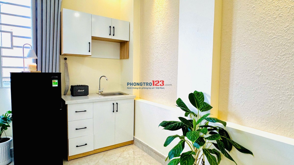 Cho thuê phòng trọ đầy đủ nội thất, cửa sổ lớn - gần chợ Bà Chiểu giáp Q1, Q3