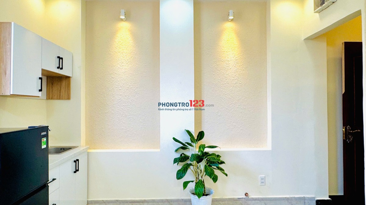 Cho thuê phòng trọ đầy đủ nội thất, cửa sổ lớn - gần chợ Bà Chiểu giáp Q1, Q3