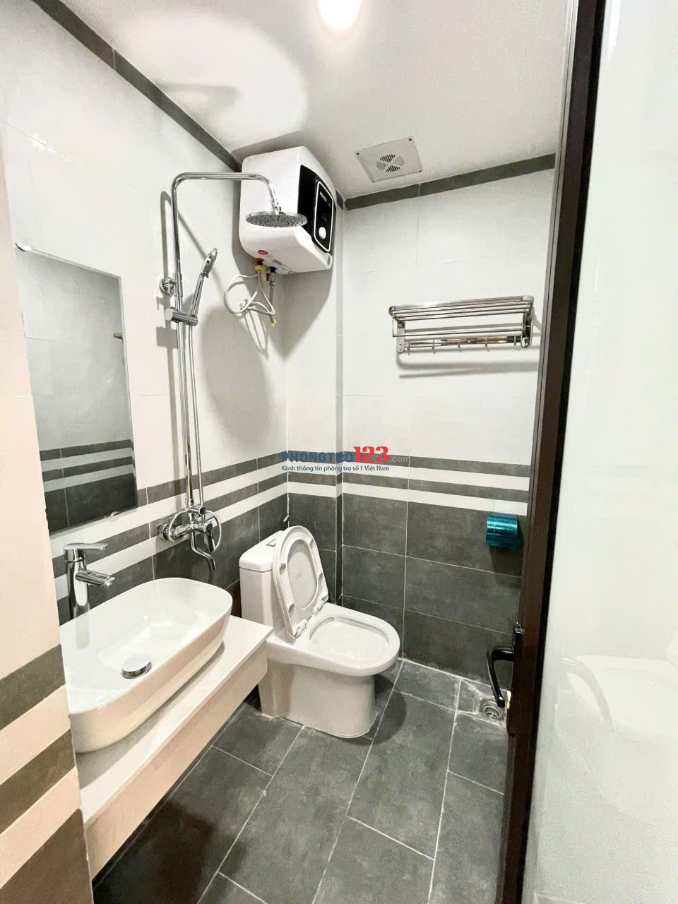 Căn hộ 2N1K full đồ xịn – Lạc Long Quân – có thang máy – chỉ 8tr