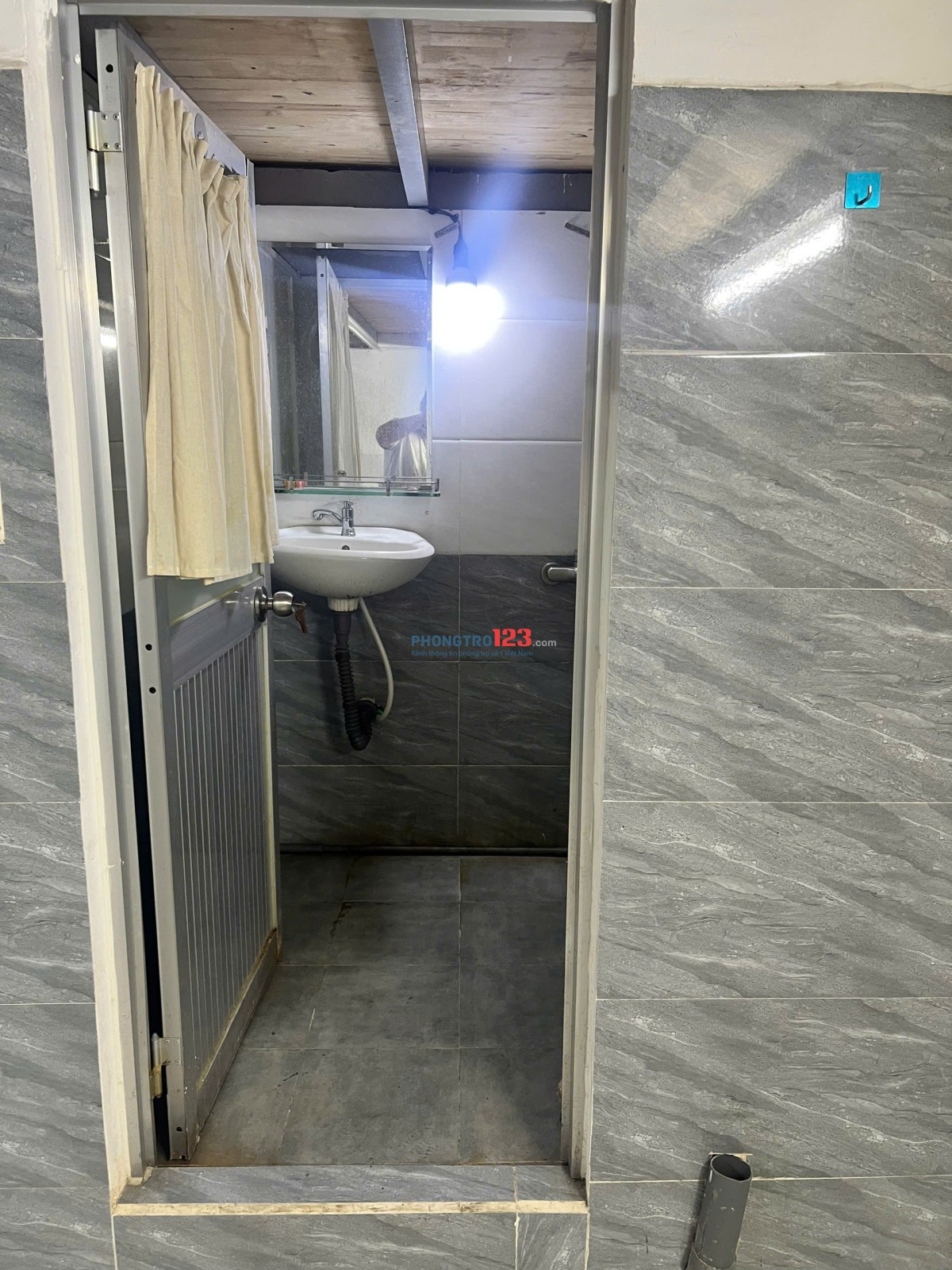 CHO THUÊ PHÒNG RỘNG THẤT CĂN BẢN 224 NGUYỄN VĂN QUÁ.QUẬN 12(Phù hợp ở nhóm /gia đình,cặp đôi)