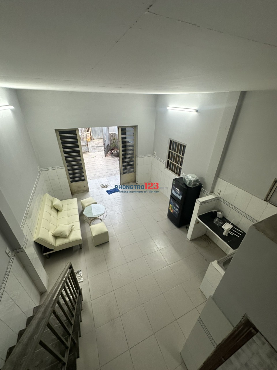 cho thuê nhà nguyên căn 1 trệt 1 lầu, sân để xe