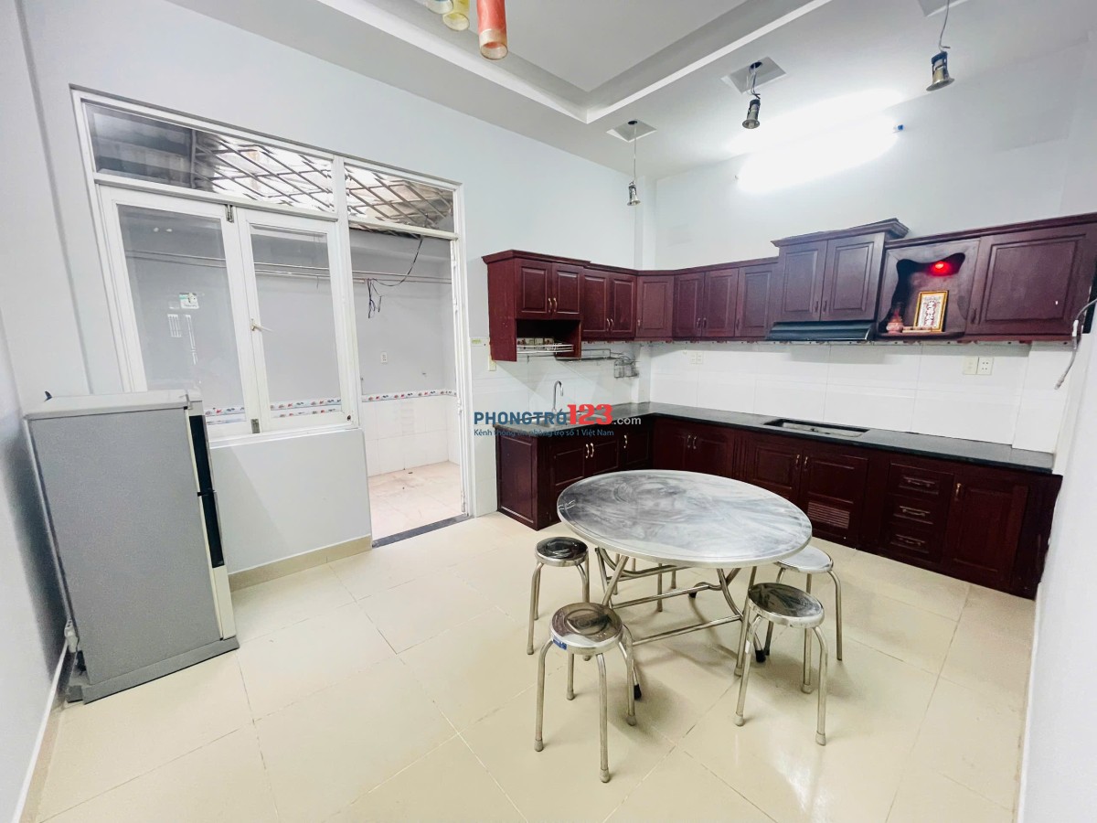 Căn hộ lớn, P.ngủ, P.Bếp - FULL nội thất - Ngay CC Man thiện, Khu CNC