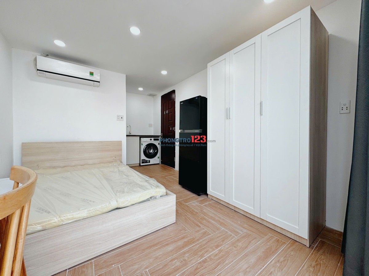 CHO THUÊ PHÒNG BAN CÔNG LỚN NGAY HUỲNH VĂN BÁNH, PHÚ NHUẬN GIÁP QUẬN 3 CÓ MÁY GIẶT RIÊNG, GIÁ RẺ