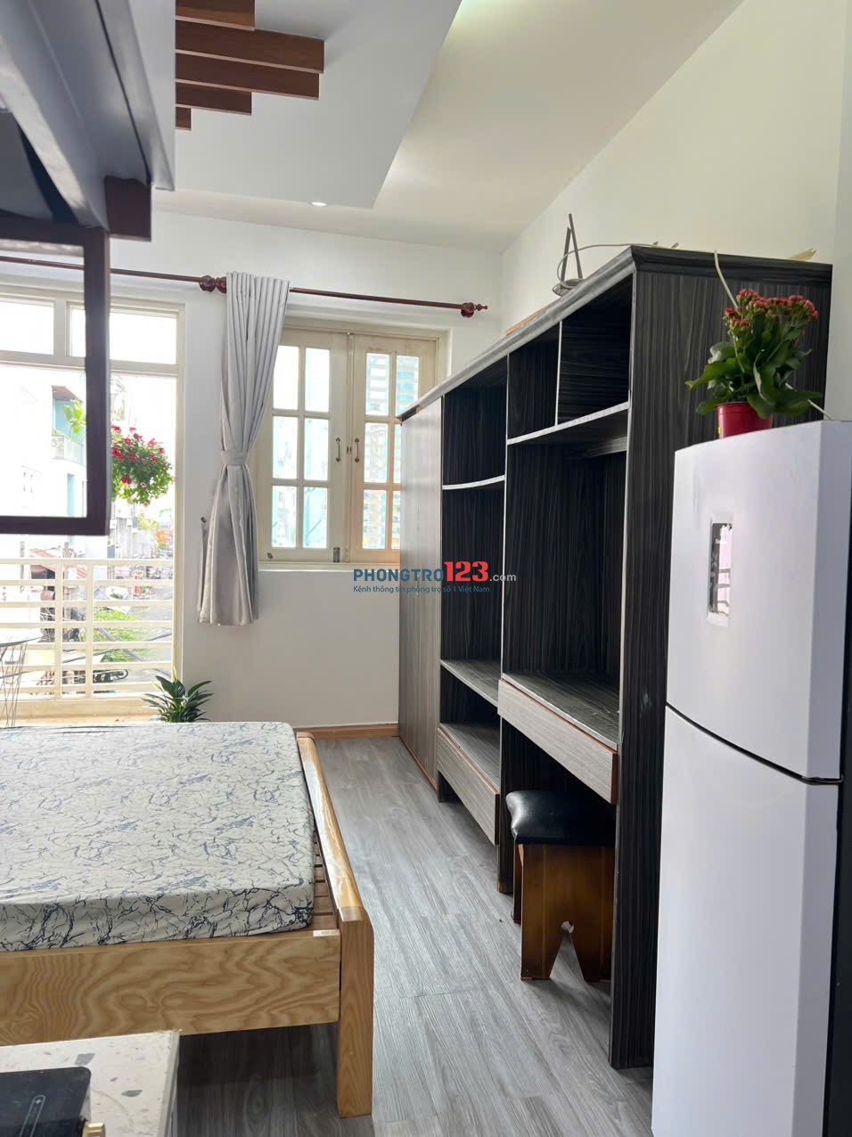 Cho thuê phòng cửa sổ thoáng, đầy đủ nội thất gần hàng xanh giáp quận 1 quận 2