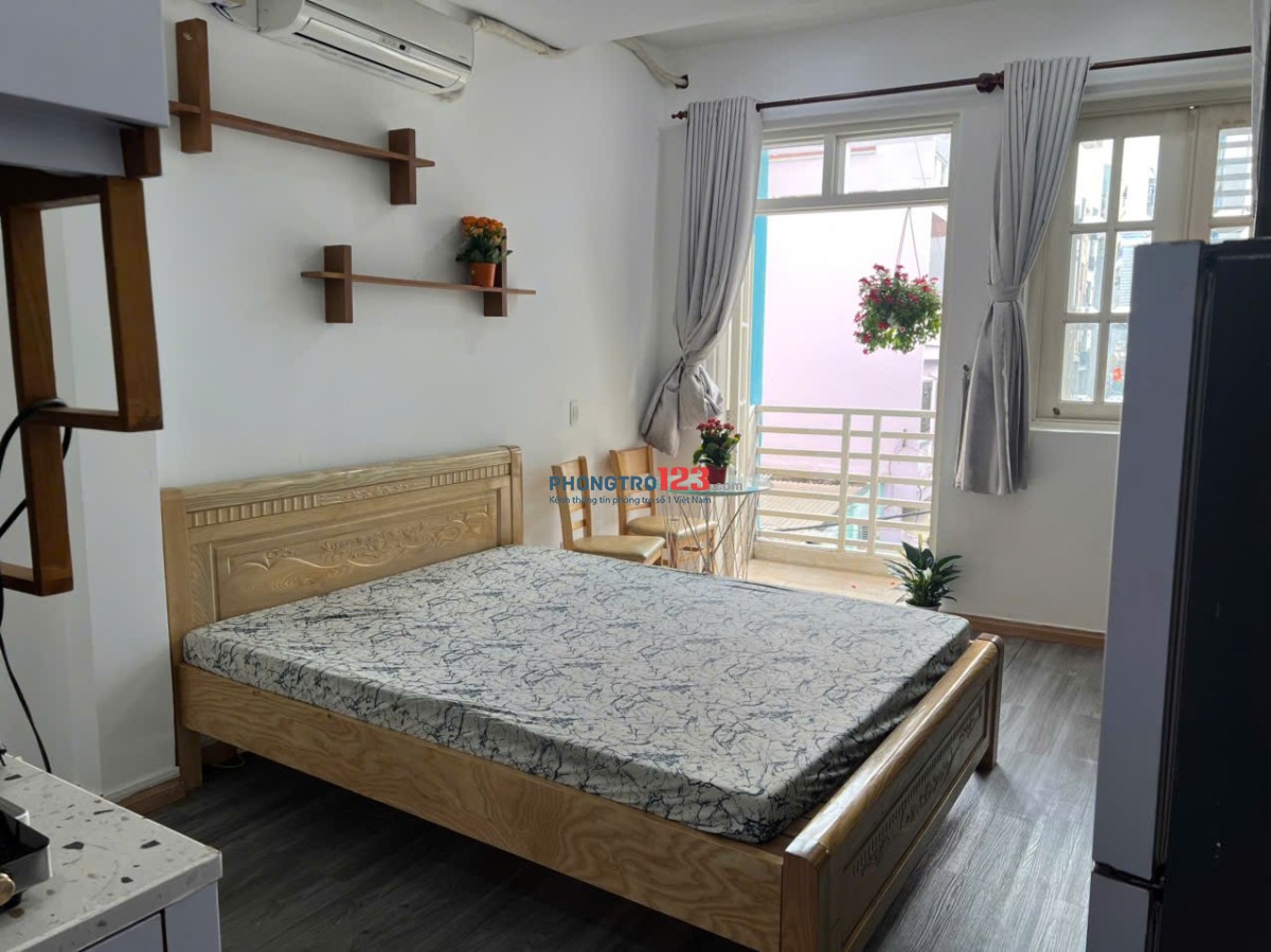 Cho thuê phòng cửa sổ thoáng, đầy đủ nội thất gần hàng xanh giáp quận 1 quận 2