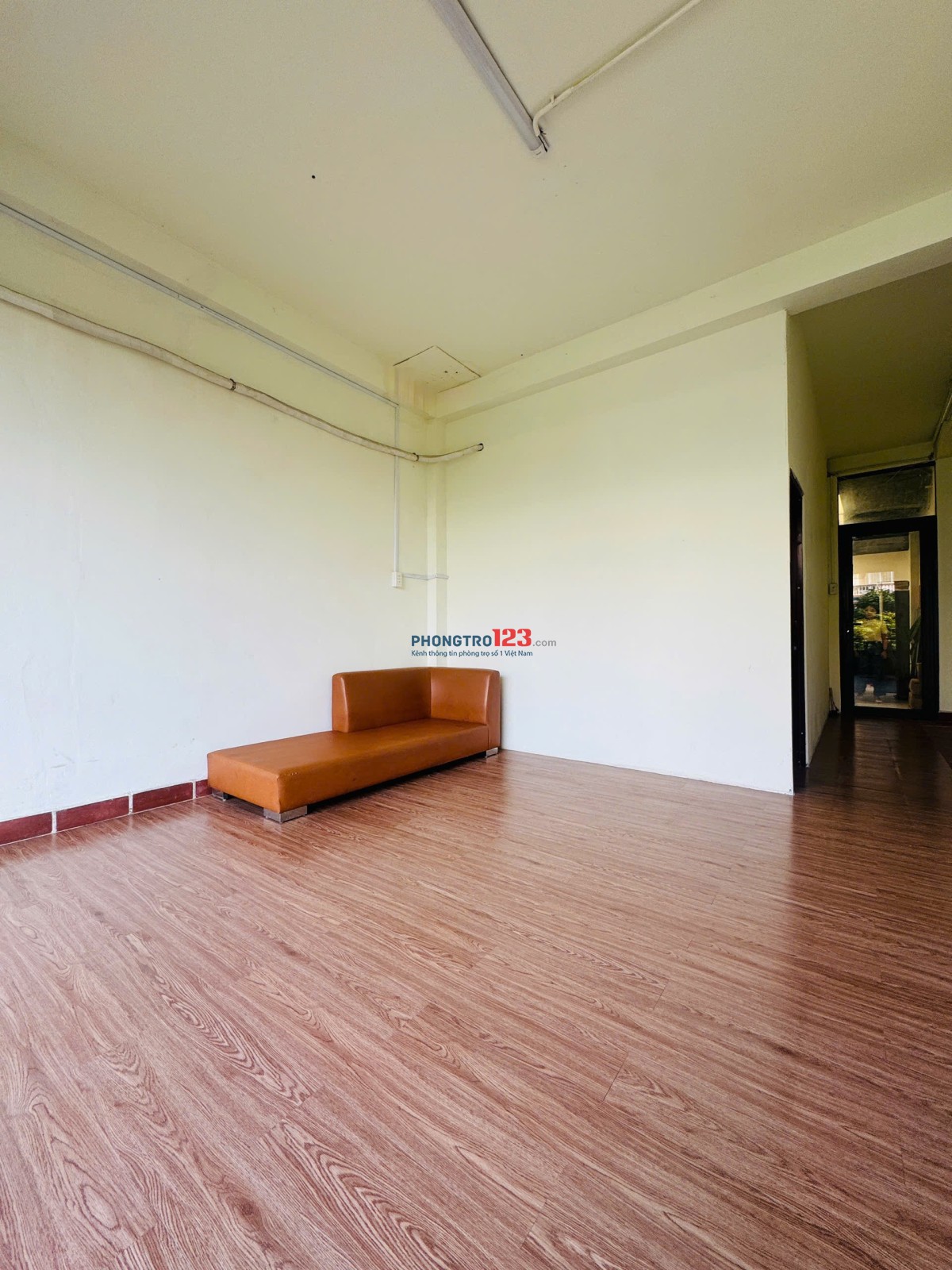 Cho thuê Phòng lớn mặt tiền Bàu Cát Tân Bình (4mx15)1PN,1phòng khách,ban công,wc- Sẵn điều hoà - nhà