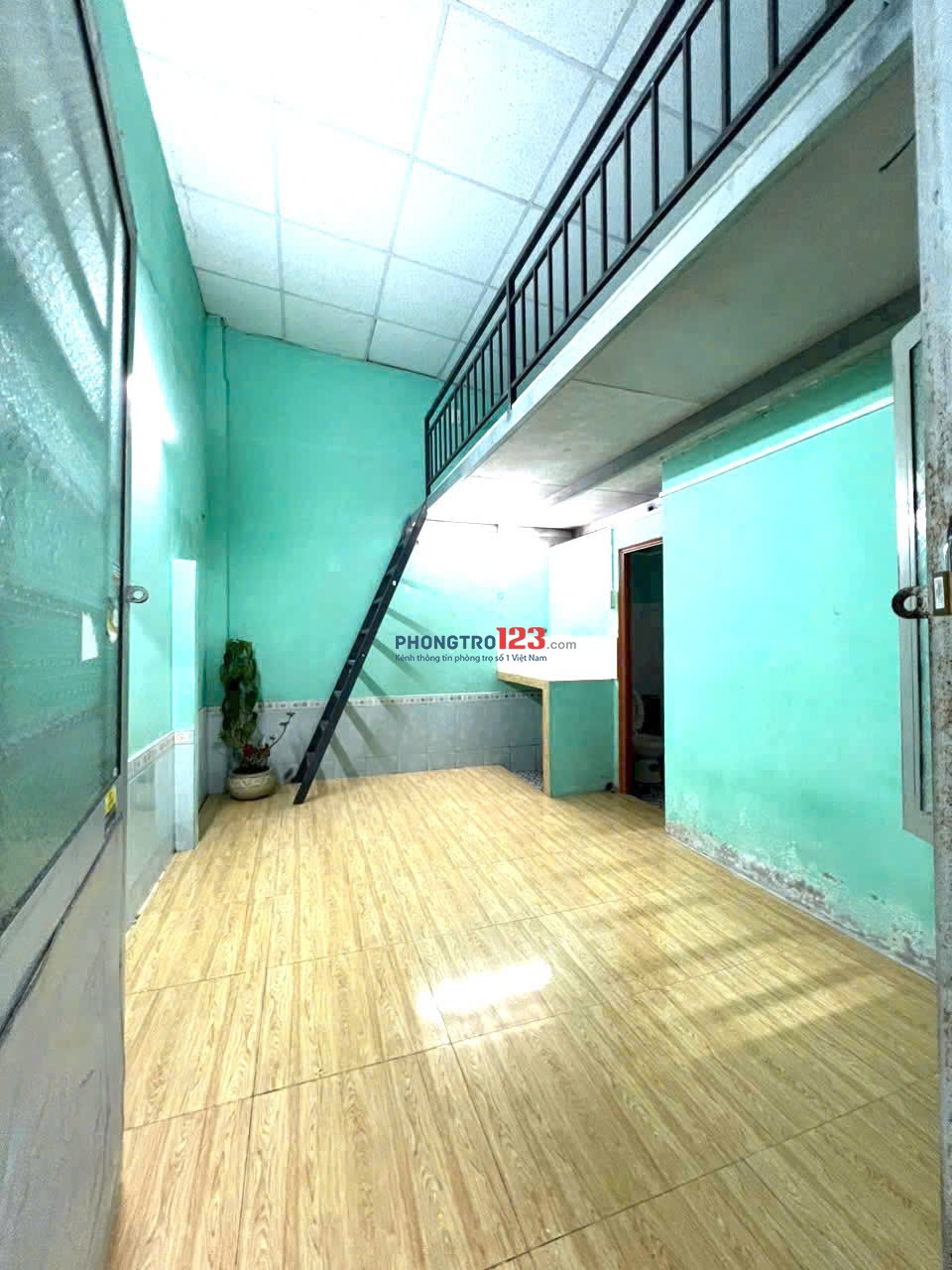 Cho thuê phòng toilet riêng, có gác , máy lạnh Lê Văn Lương gần PETRO GAS,có bếp, chỗ sạc xe điện, c