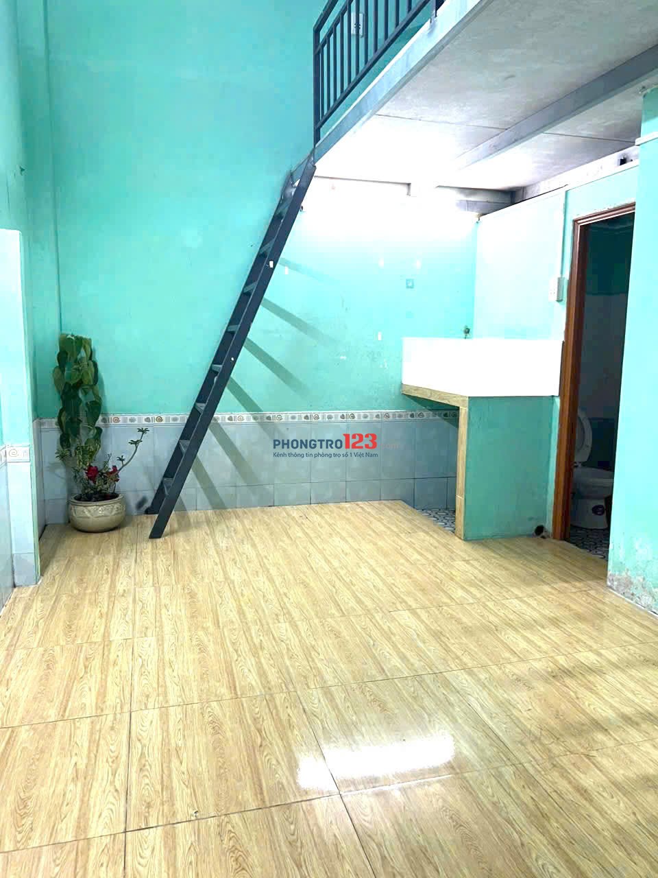 Cho thuê phòng toilet riêng, có gác , máy lạnh Lê Văn Lương gần PETRO GAS,có bếp, chỗ sạc xe điện, c