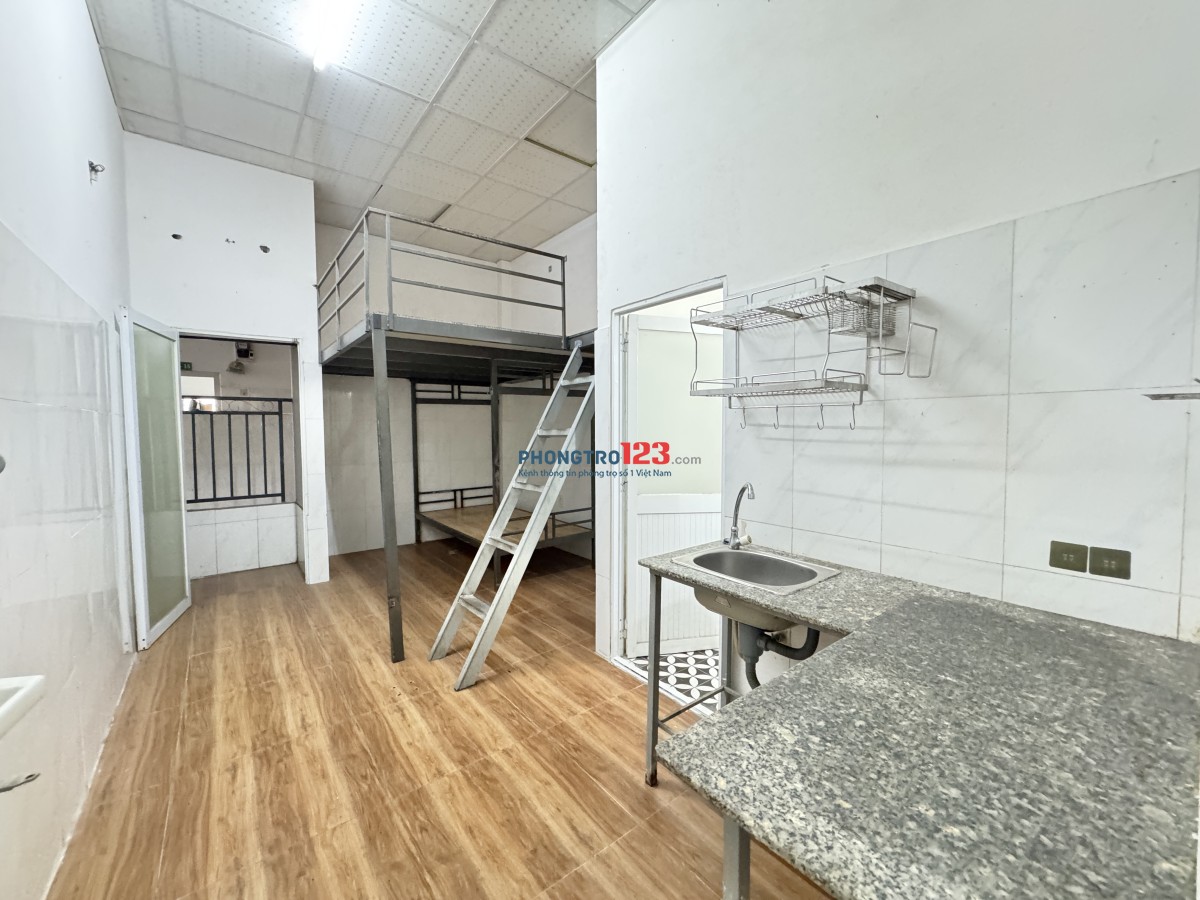 CHÍNH CHỦ CHO THUÊ PHÒNG BAN CÔNG THOÁNG SÁT ĐH NGUYỄN TẤT THÀNH ĐI BỘ