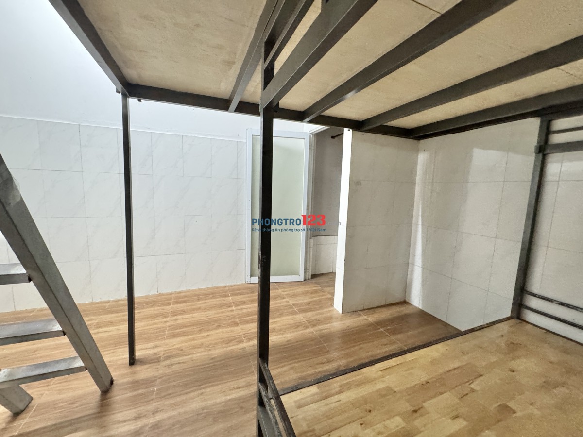 CHÍNH CHỦ CHO THUÊ PHÒNG BAN CÔNG THOÁNG SÁT ĐH NGUYỄN TẤT THÀNH ĐI BỘ