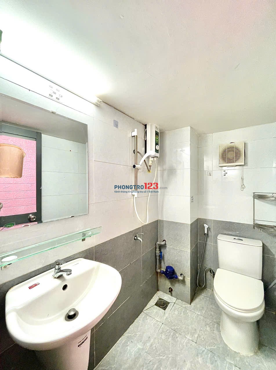 CĂN HỘ BAN CÔNG GÁC LỬNG THOÁNG MÁT GẦN CHỢ HOÀNG HOA THÁM