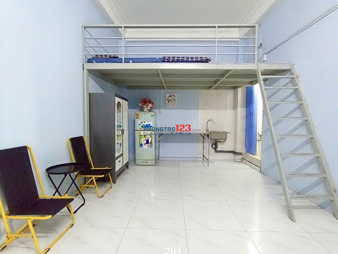 PHÒNG GÁC LỬNG NGAY NGÃ 3 SƯ VẠN HẠNH - TÔ HIẾN THÀNH, Q10 - ĐỐI DIỆN SIÊU THỊ GO - LÌ XÌ NGAY 500K