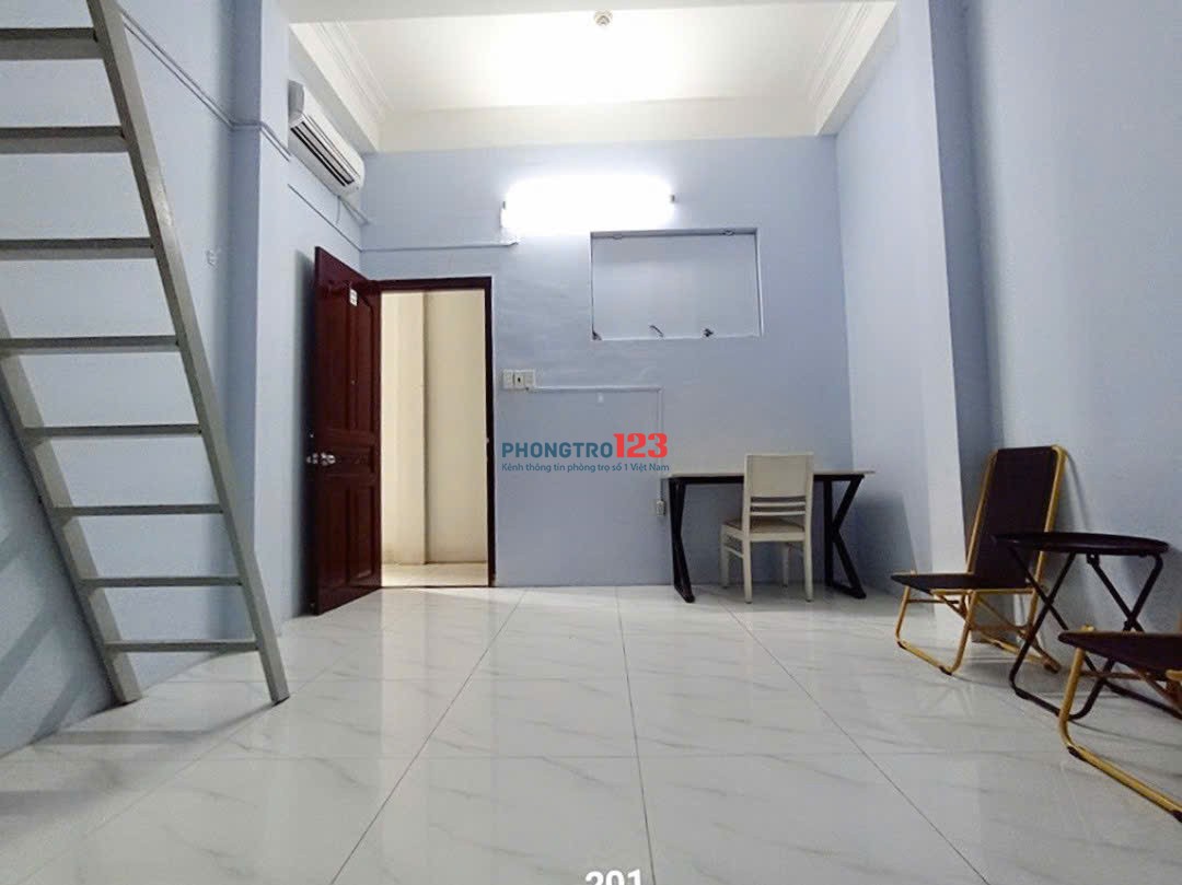 PHÒNG GÁC LỬNG NGAY NGÃ 3 SƯ VẠN HẠNH - TÔ HIẾN THÀNH, Q10 - ĐỐI DIỆN SIÊU THỊ GO - LÌ XÌ NGAY 500K