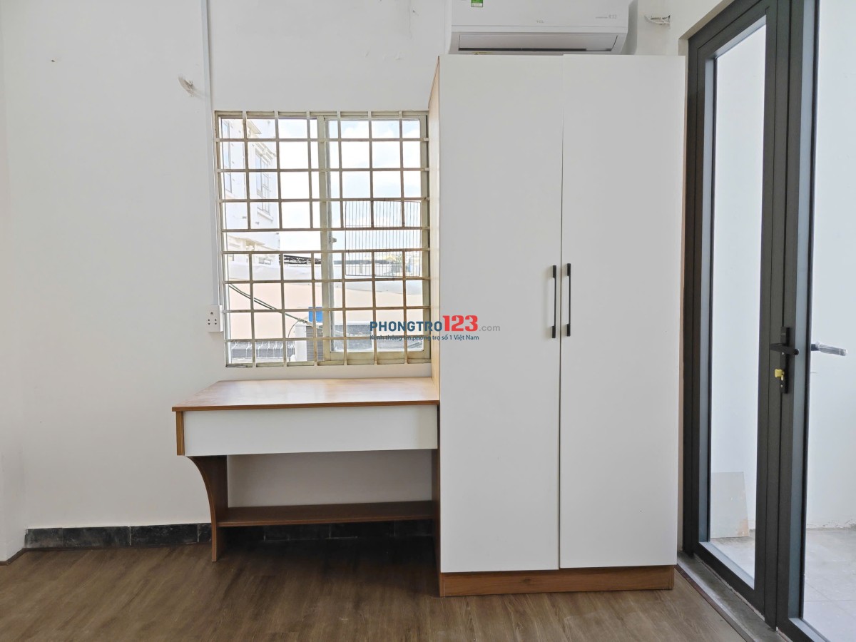 Cho thuê phòng tách bếp, ban công Bình Thạnh có máy giặt riêng giá chỉ 5trX tiện đi Quận 1, Quận 3