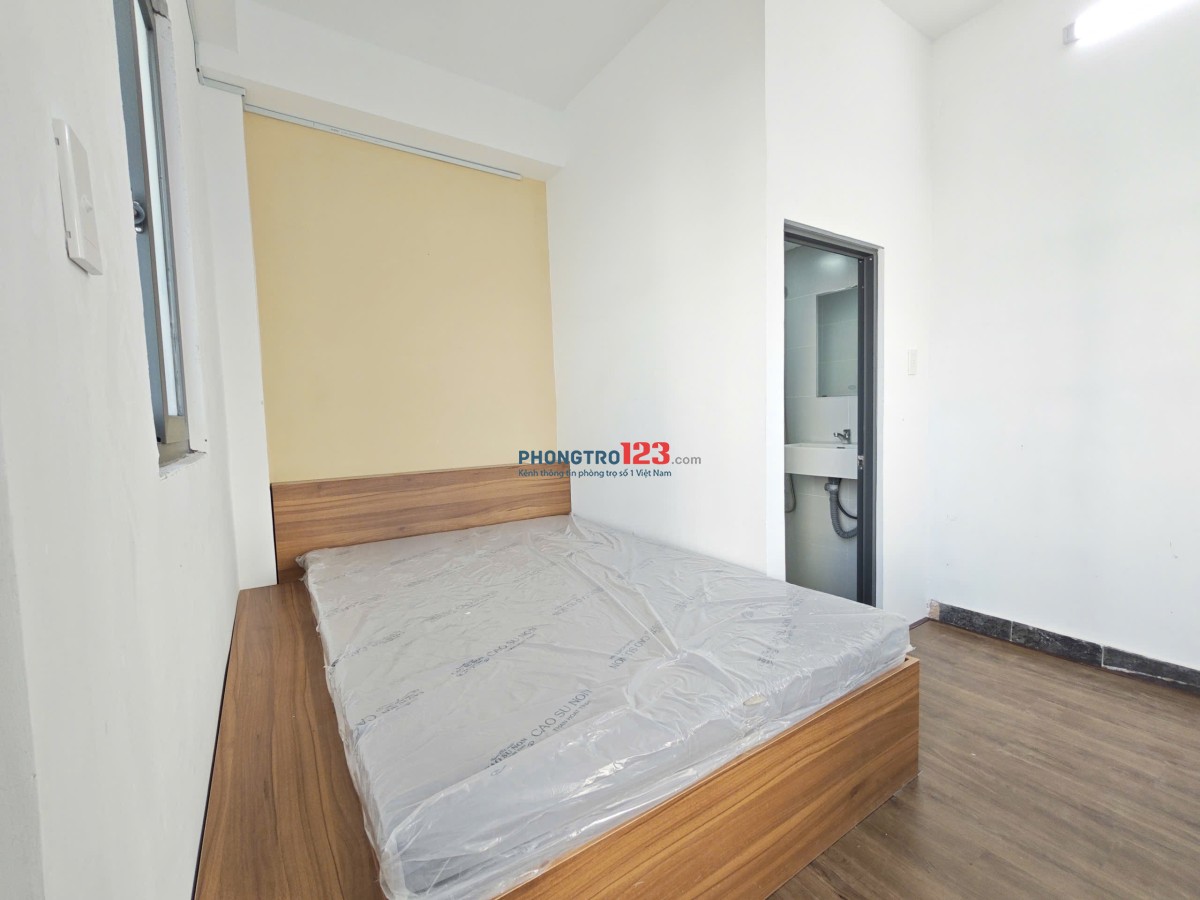 Cho thuê phòng tách bếp, ban công Bình Thạnh có máy giặt riêng giá chỉ 5trX tiện đi Quận 1, Quận 3