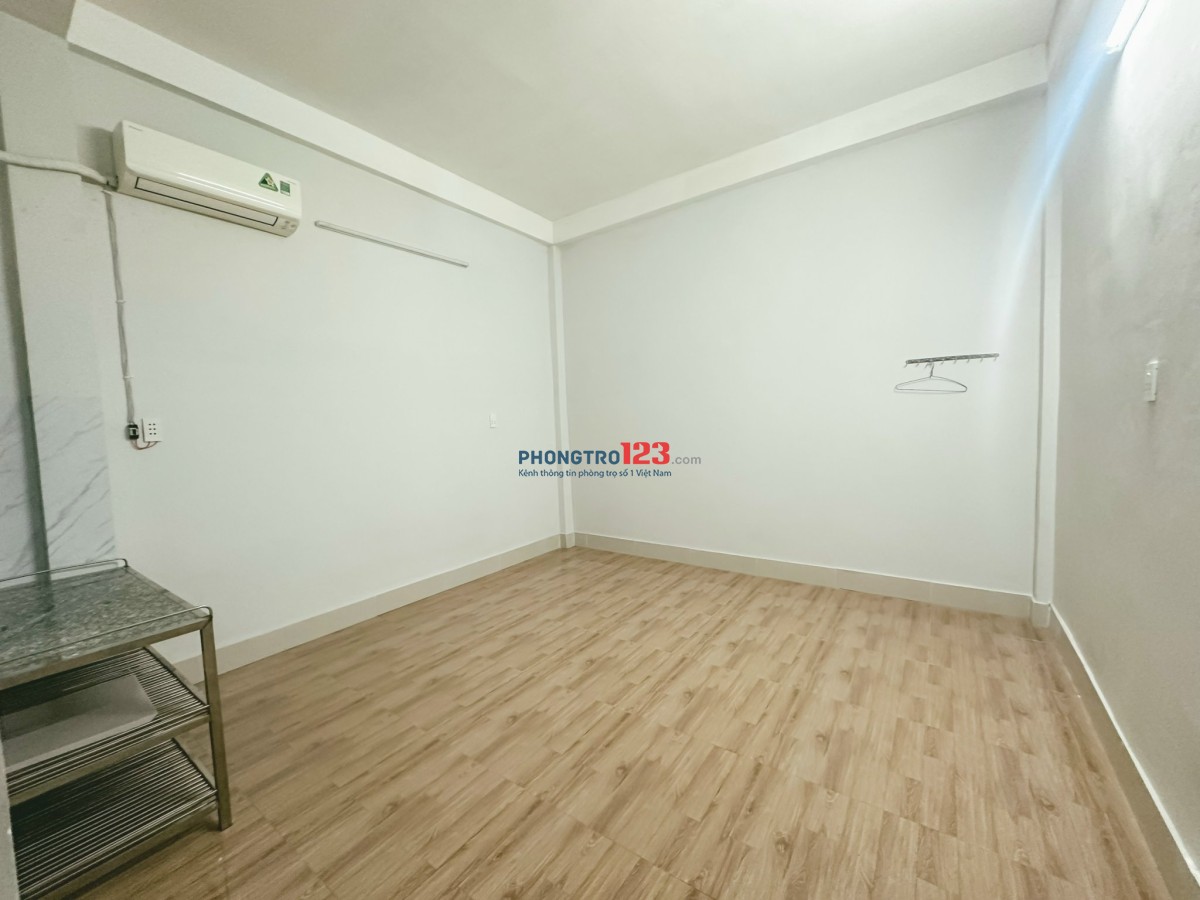 Phòng trọ 25m2 sẵn máy lạnh tủ lạnh bếp ngay chợ Hoàng Hoa Thám Tân Bình
