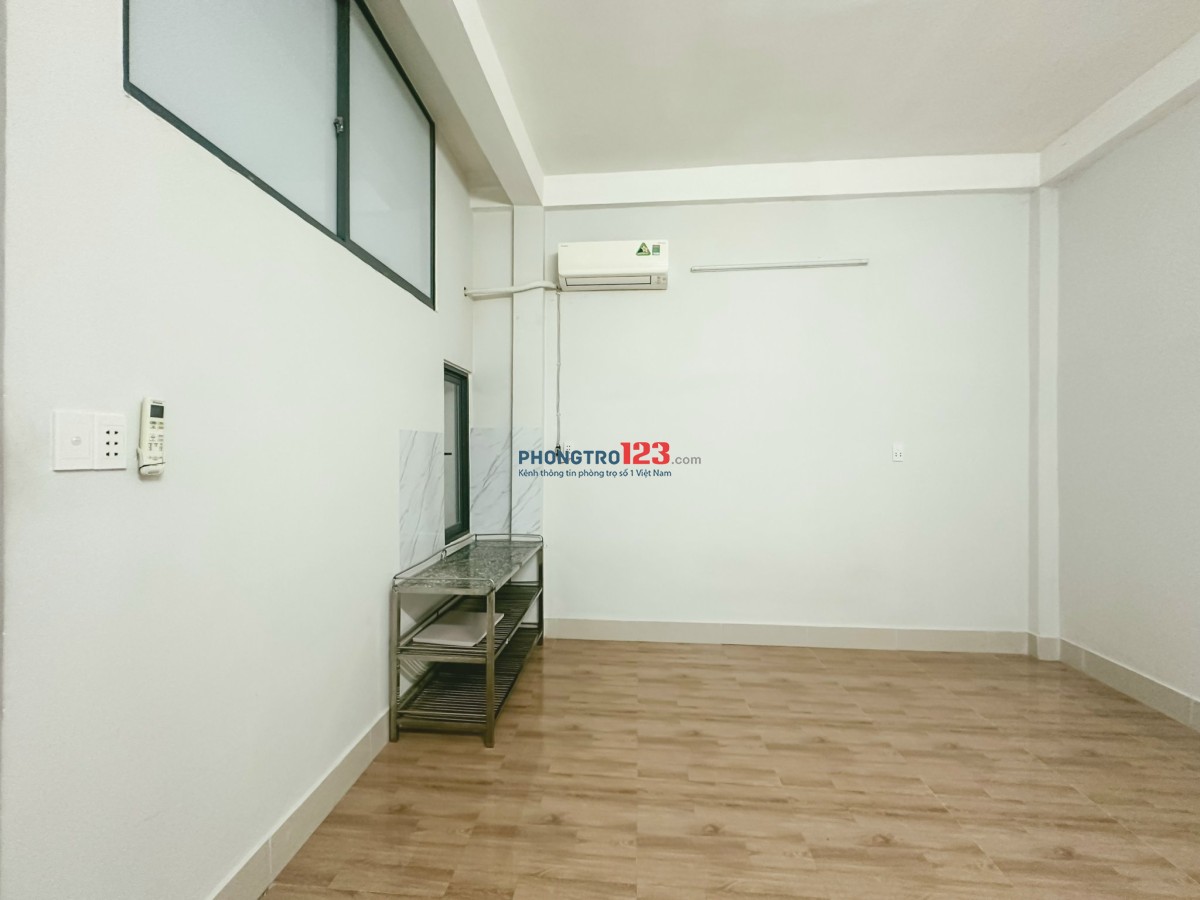 Phòng trọ 25m2 sẵn máy lạnh tủ lạnh bếp ngay chợ Hoàng Hoa Thám Tân Bình