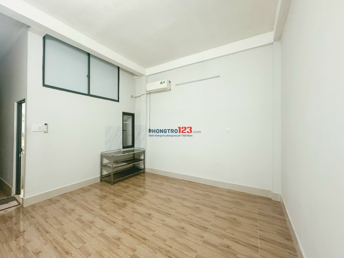 Phòng trọ 25m2 sẵn máy lạnh tủ lạnh bếp ngay chợ Hoàng Hoa Thám Tân Bình
