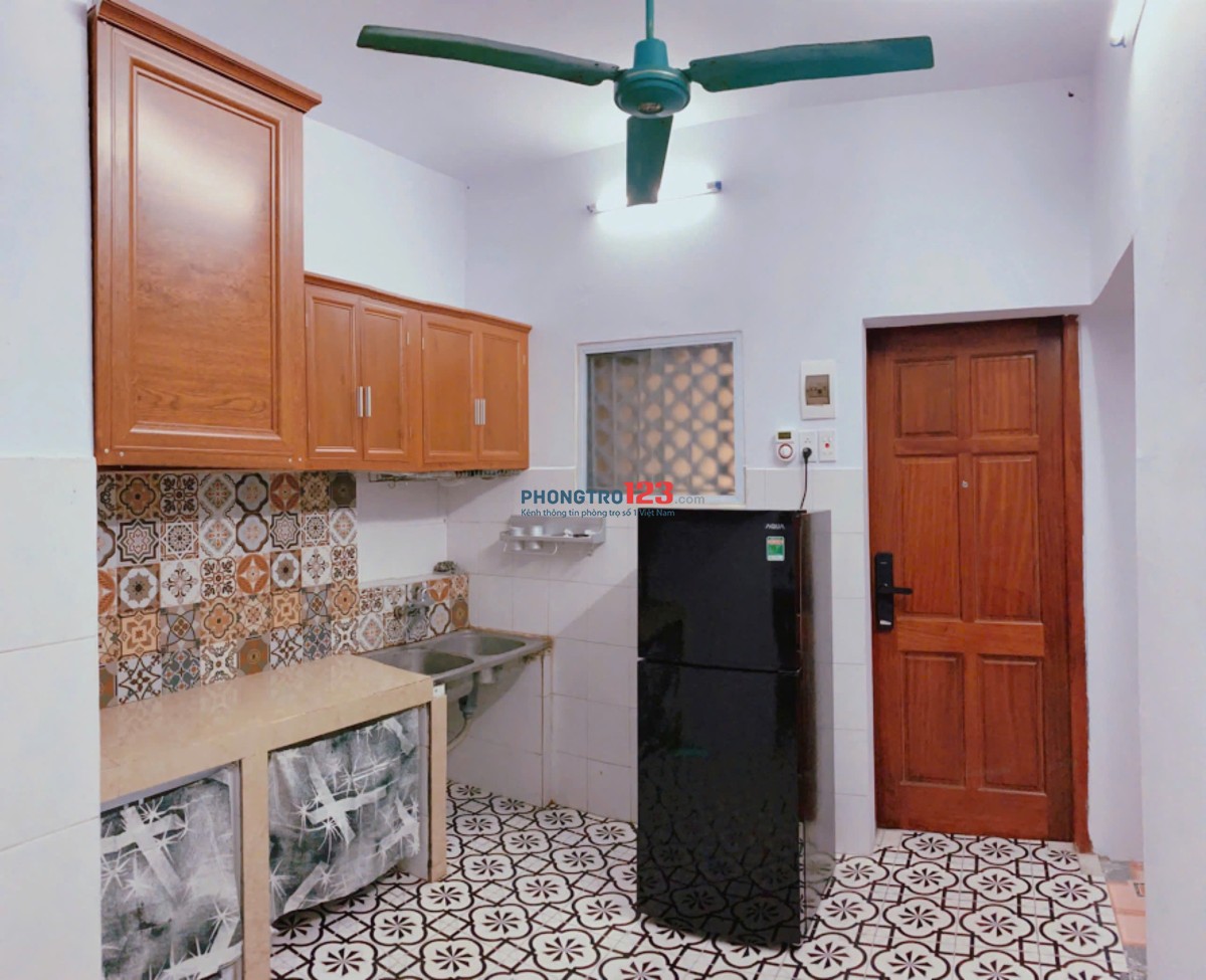 Chính chủ cho thuê căn hộ 50m2, 2PN, Trần Quốc Toản, phù hợp 2-4 người