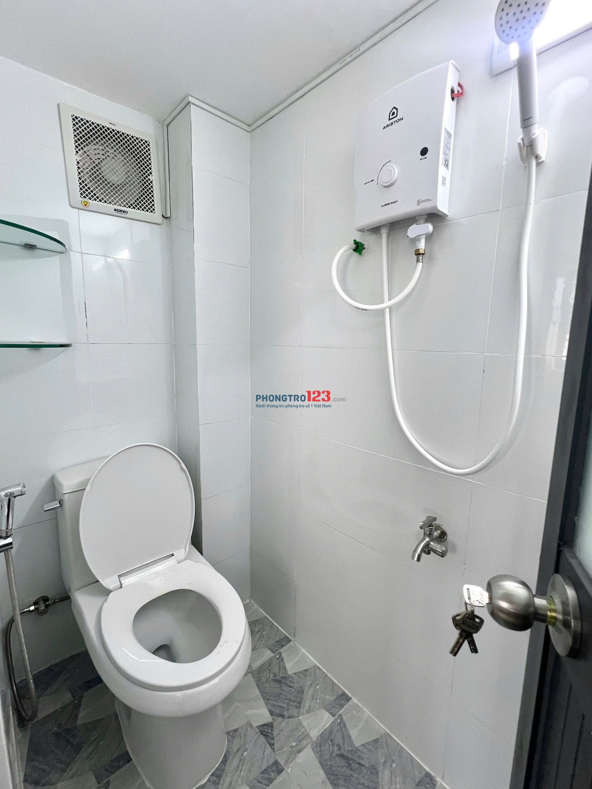 Trống sẵn Phòng Trọ Có Gác, Cửa sổ, Máy giặt riêng Bình Thạnh gần Ngã Tư Hàng Xanh, Thị Nghè Q1