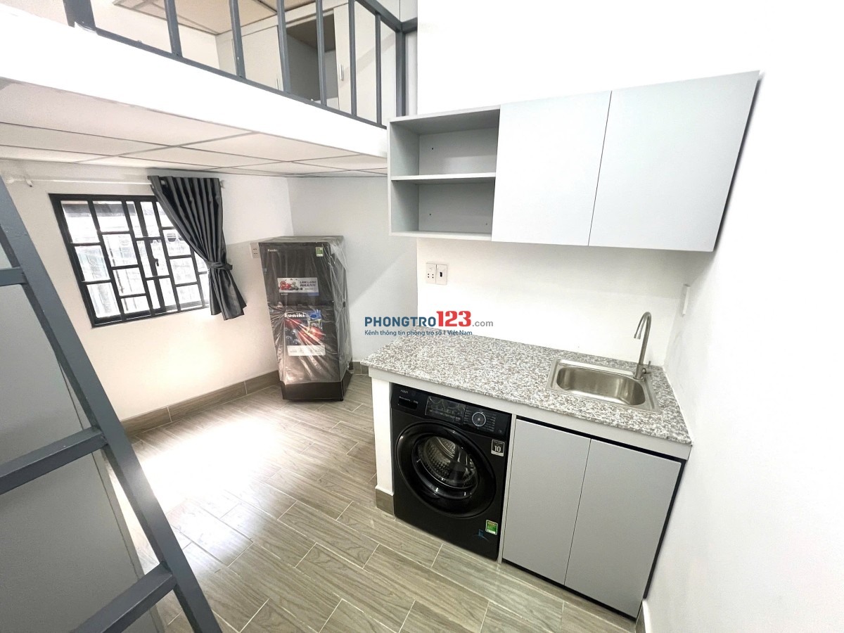 Trống sẵn Phòng Trọ Có Gác, Cửa sổ, Máy giặt riêng Bình Thạnh gần Ngã Tư Hàng Xanh, Thị Nghè Q1