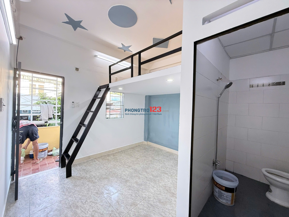 Phòng trọ ban công chung Chu Văn An Bình Thạnh, gần đại học Hồng Bàng, đường Xô Viết Nghệ Tĩnh, q.1