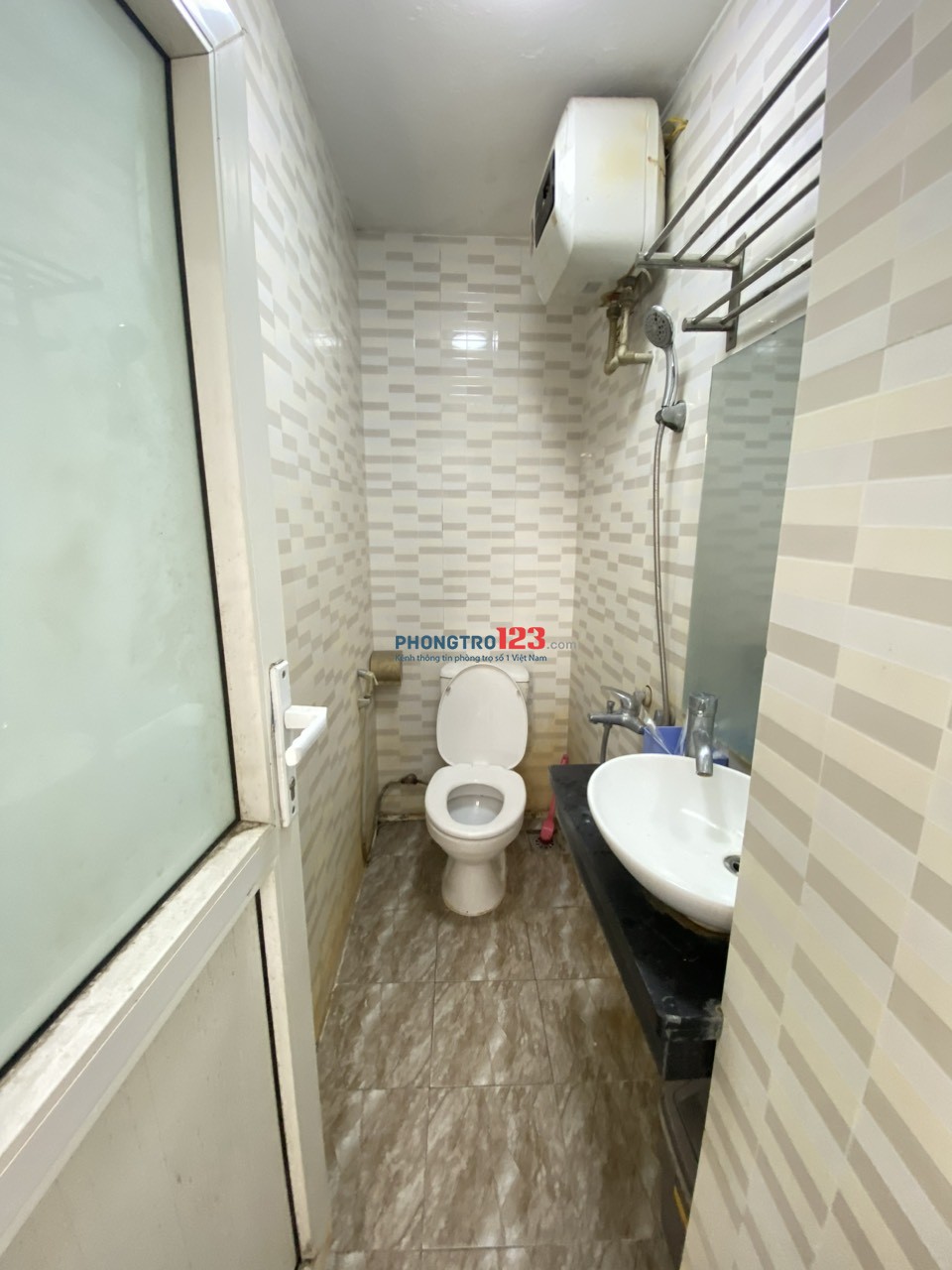 Phòng 301 khép kín giá rẻ 3,3 tr trần duy hưng, cầu giấy