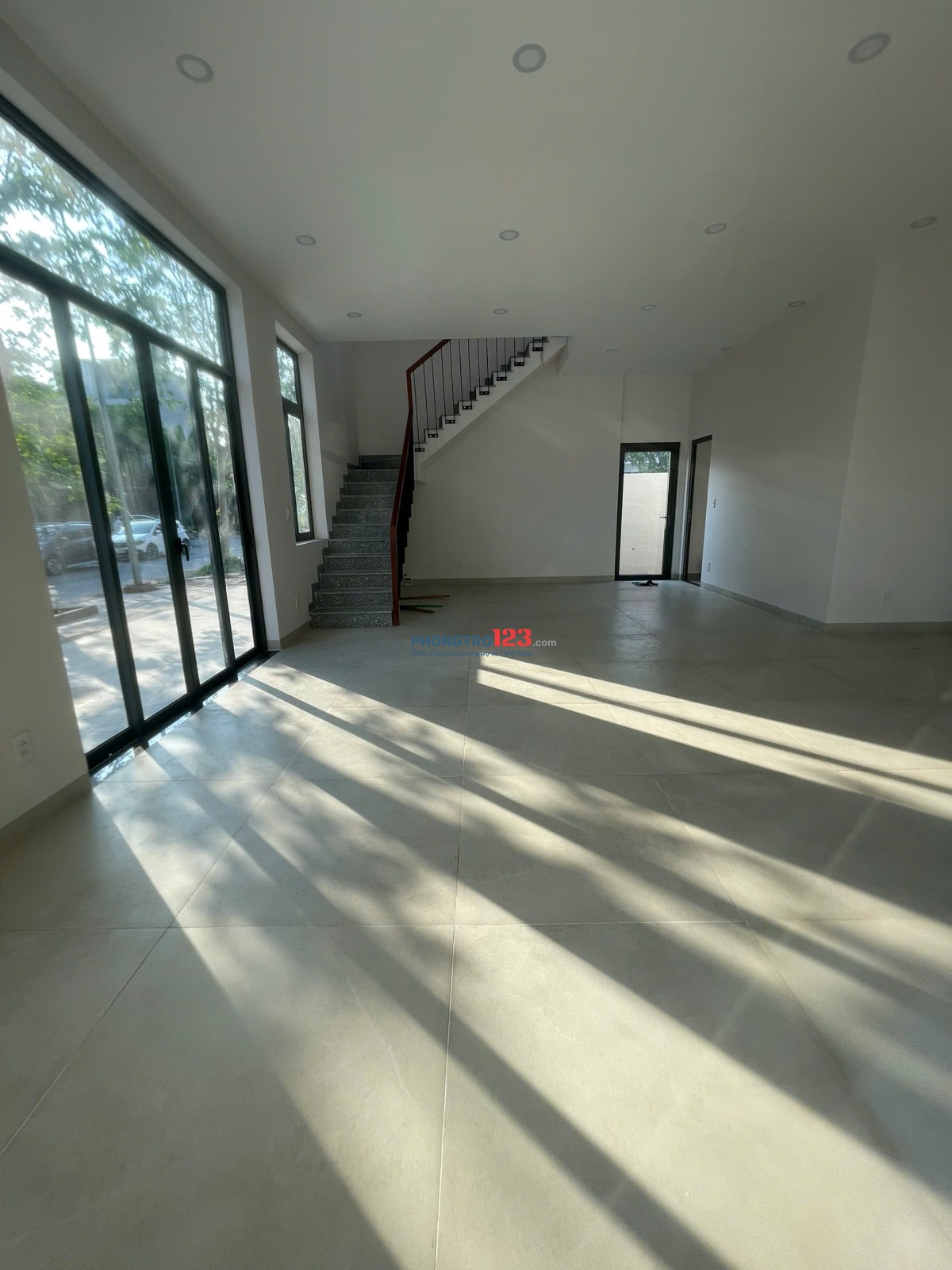 CHO THUÊ NHÀ NGUYÊN CĂN NGAY MẶT TIỀN ĐƯỜNG 32, CÁT LÁI .