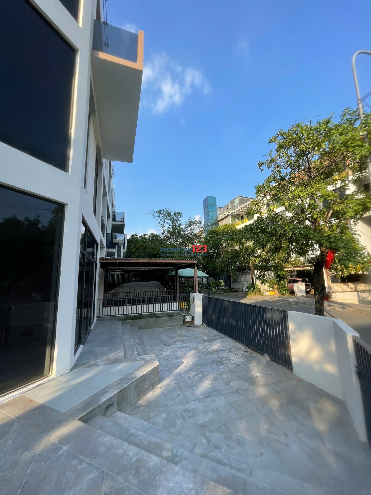  CHO THUÊ MẶT BẰNG TRỆT 230 M2 TIỆN KINH DOANH CAFE , ĂN UỐNG , SIÊU THỊ - GẦN TRƯỜNG HỌC CÁC CẤP