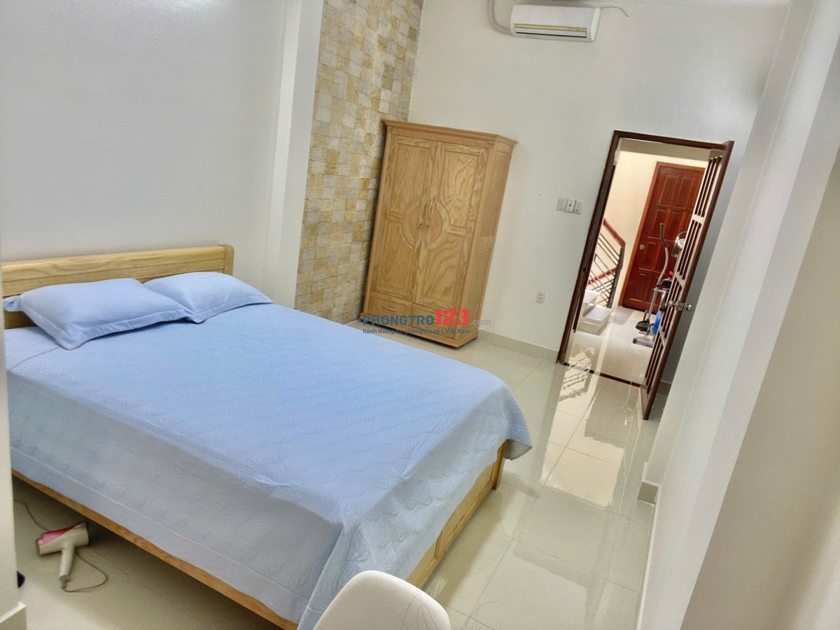 PHÒNG LẦU 1 CHO THUÊ Đ. ĐIỆN BIÊN PHỦ GIÁP VÒNG XOAY NGUYỄN BĨNH KHIÊM MỚI. CỬA SỔ ĐÓN NẮNG