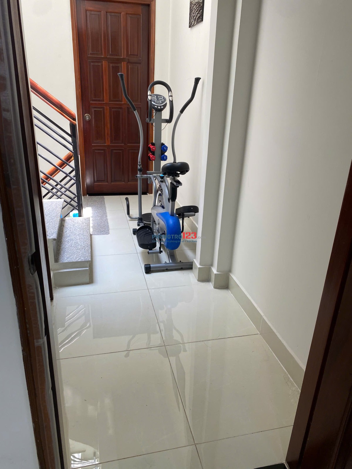 PHÒNG LẦU 1 CHO THUÊ Đ. ĐIỆN BIÊN PHỦ GIÁP VÒNG XOAY NGUYỄN BĨNH KHIÊM MỚI. CỬA SỔ ĐÓN NẮNG