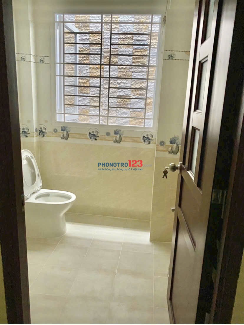 PHÒNG LẦU 1 CHO THUÊ Đ. ĐIỆN BIÊN PHỦ GIÁP VÒNG XOAY NGUYỄN BĨNH KHIÊM MỚI. CỬA SỔ ĐÓN NẮNG