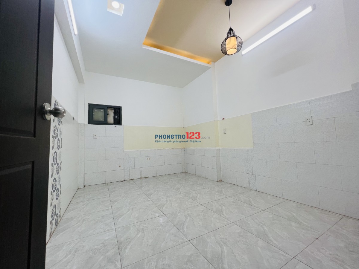 Phòng có máy lạnh,Ngay cầu vượt Linh Xuân