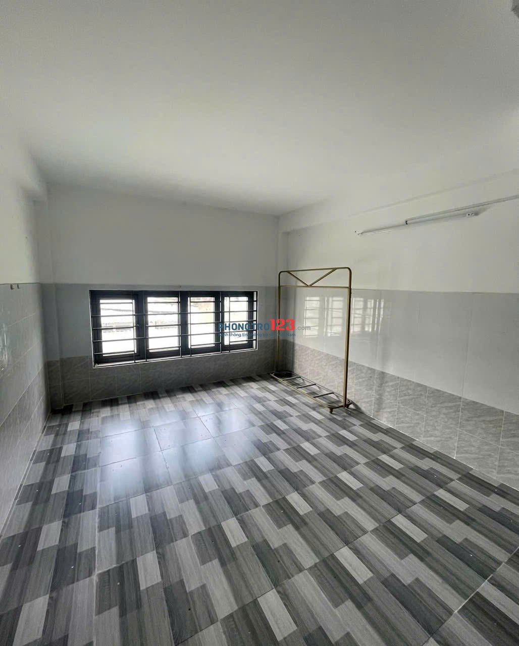 Phòng 30m2 rộng rãi ngay Lê Văn Việt, gần ngã 4 Thủ Đức, trường Tài Chính Marketing