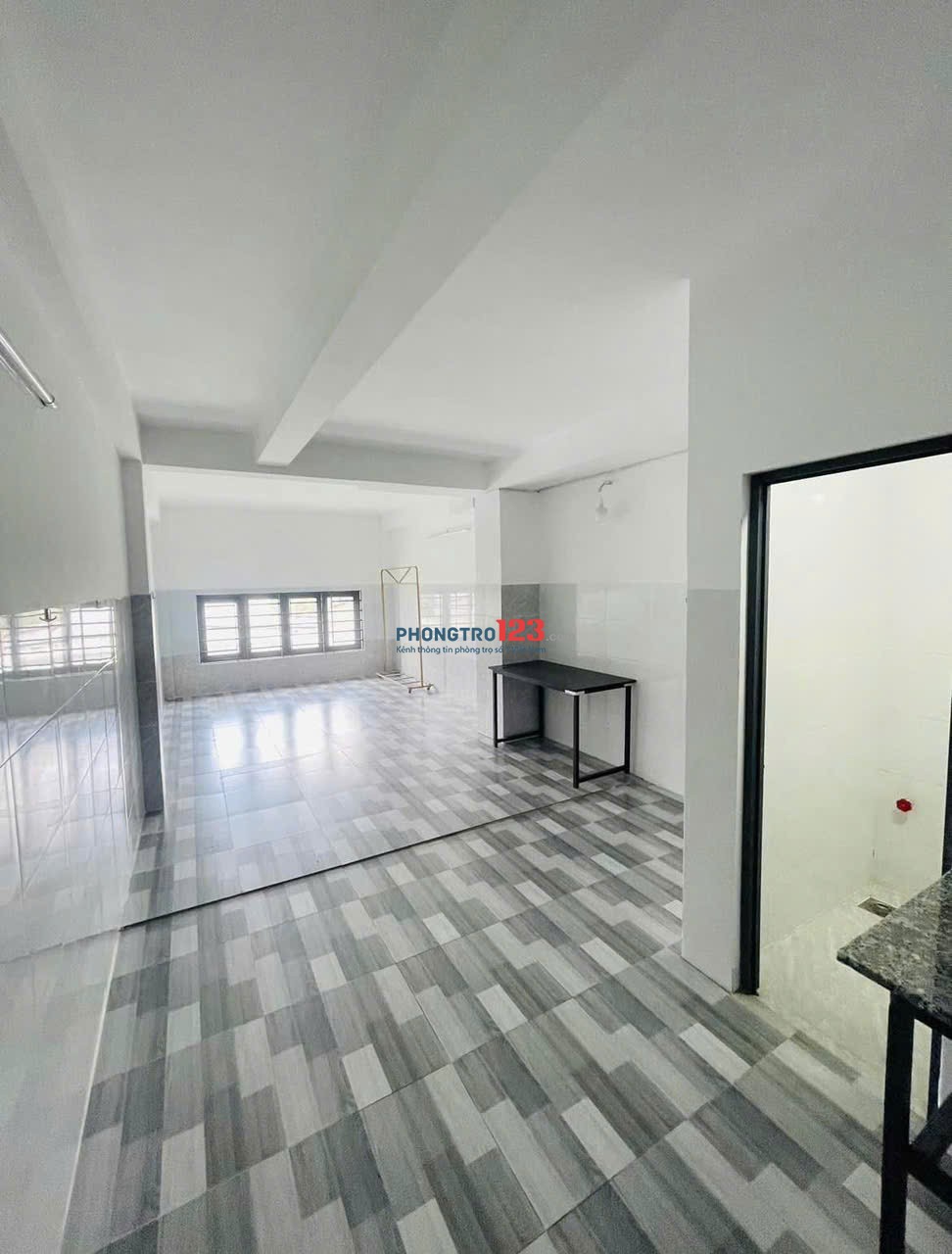 Phòng 30m2 rộng rãi ngay Lê Văn Việt, gần ngã 4 Thủ Đức, trường Tài Chính Marketing