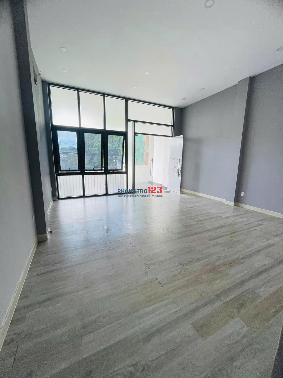 Mặt bằng kinh doanh, mặt tiền đường số 8, ngay Hoàng Diệu 2, Thủ Đức, thuận tiện kinh doanh, làm VP