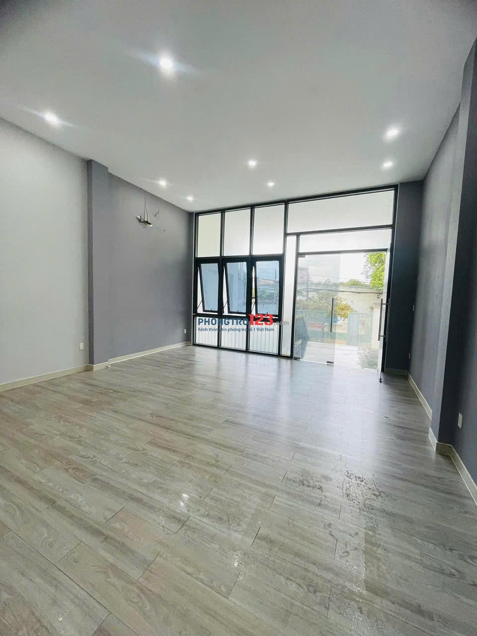 Mặt bằng kinh doanh, mặt tiền đường số 8, ngay Hoàng Diệu 2, Thủ Đức, thuận tiện kinh doanh, làm VP