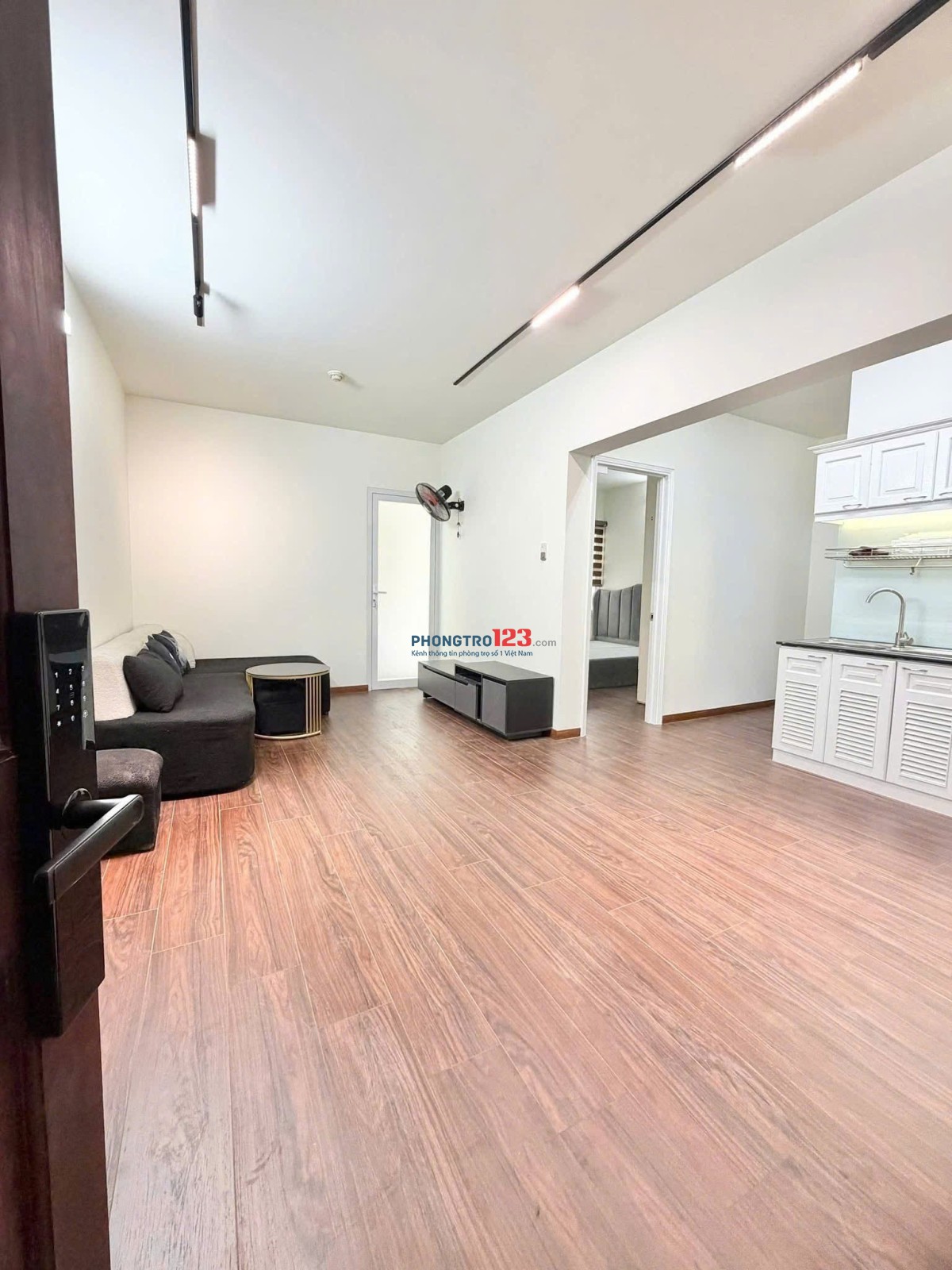 Chung cư Nguyễn Trãi, P9, Quận 1, 70m2, 2PN, 1WC, Nội thất, 11tr5/tháng.