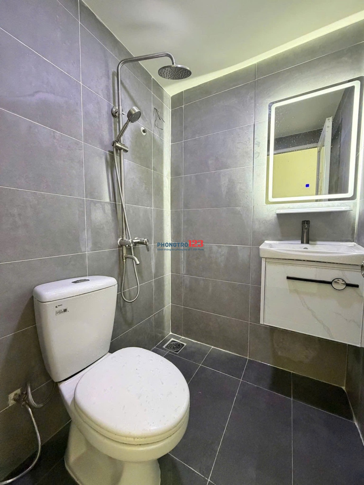 Chung cư Nguyễn Trãi, P9, Quận 1, 70m2, 2PN, 1WC, Nội thất, 11tr5/tháng.