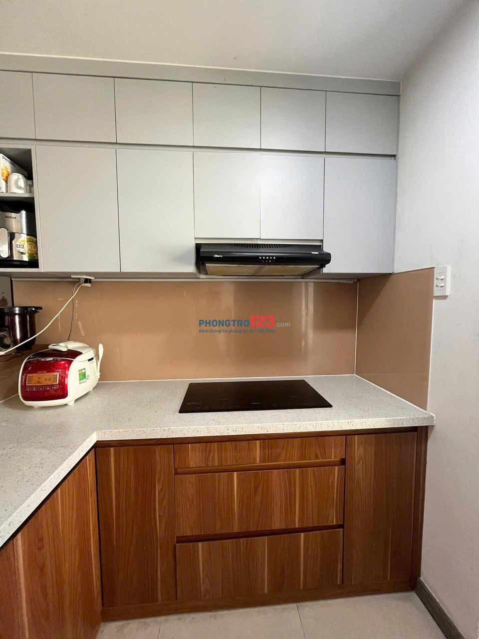 Chung cư 08 Bà Huyện Thanh Quan, Q3: 80m2, 2p ngủ, có nội thất, 11tr/th