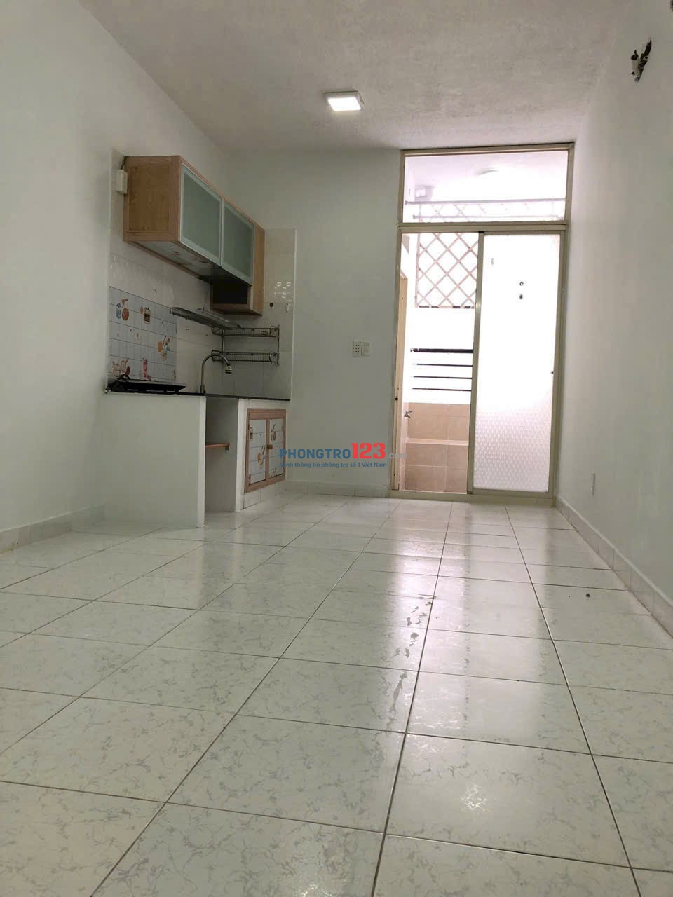 Chung cư Bàu Cát thang bộ 1p ngủ giá 5tr/th