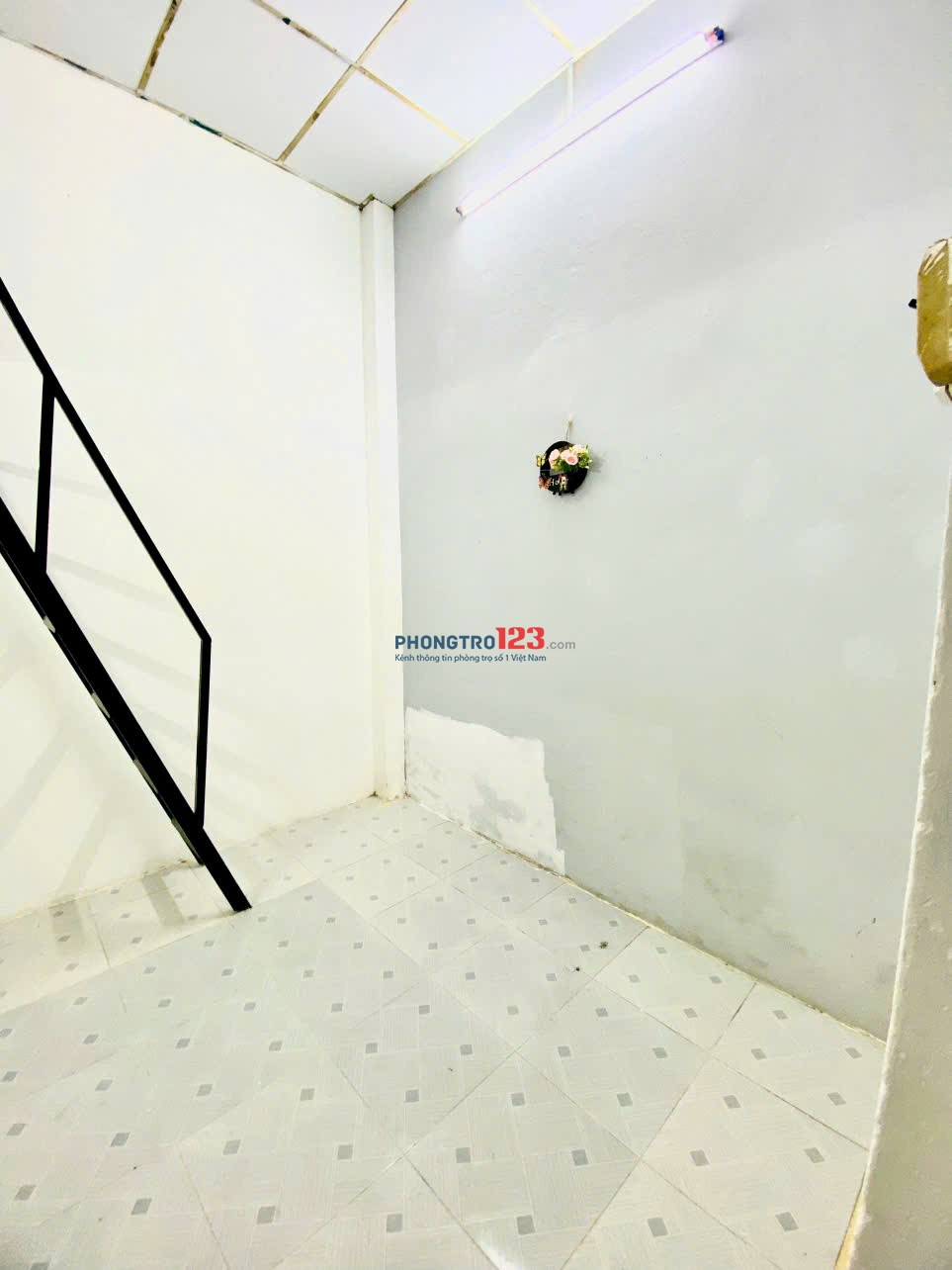 Phòng Trệt có Gác, Máy Lạnh, FREE XE - Đường C1 Phạm Hùng