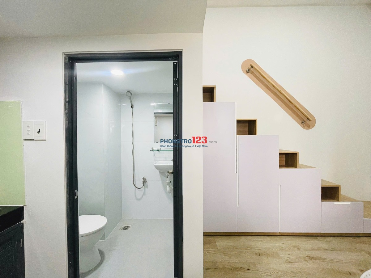 Cho thuê phòng trọ có gác cửa sổ thoáng - gần hàng xanh, metro Tân Cảng giáp quận 1 quận 2