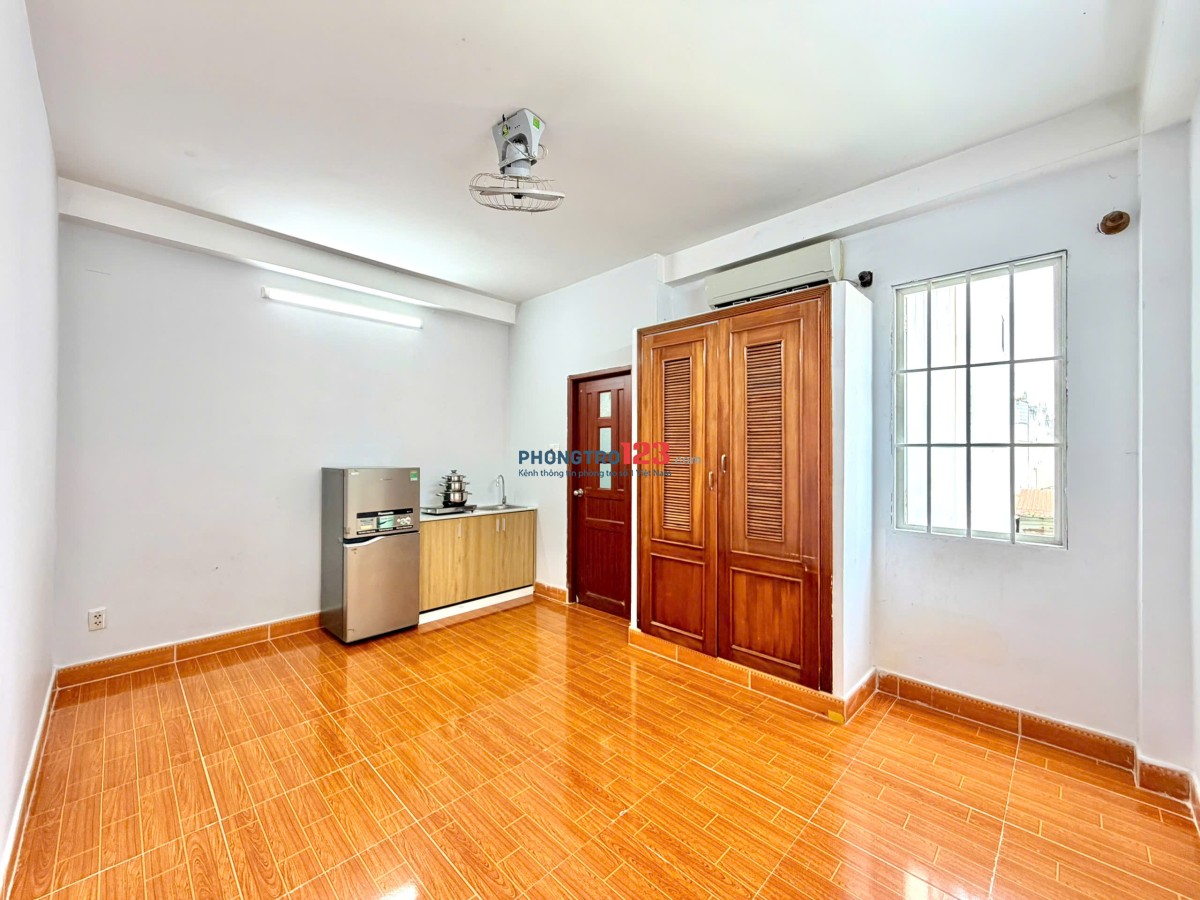 PHÒNG CỬA SỔ TRỜI CÓ TỦ LẠNH GẦN CÔNG VIÊN GIA ĐỊNH