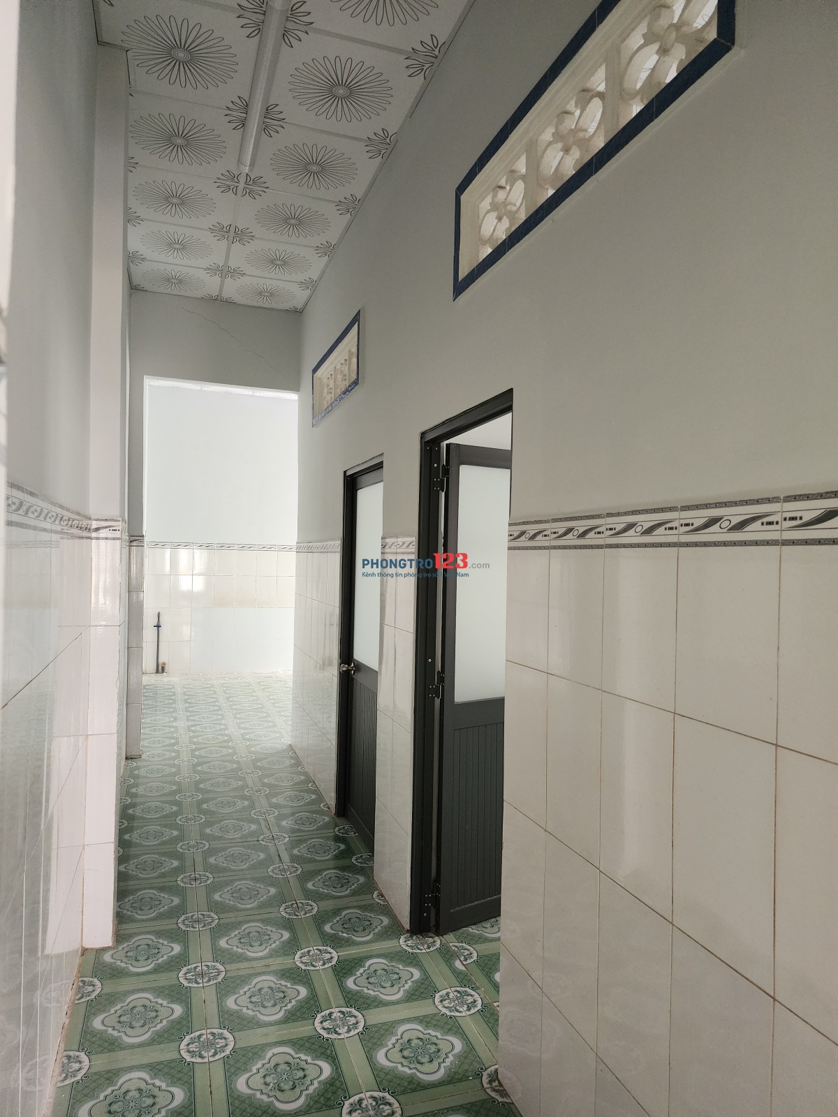 Nhà cho thuê, mặt tiền nhựa lớn rộng 16m, phía trái và phải đều cách chợ 2Km