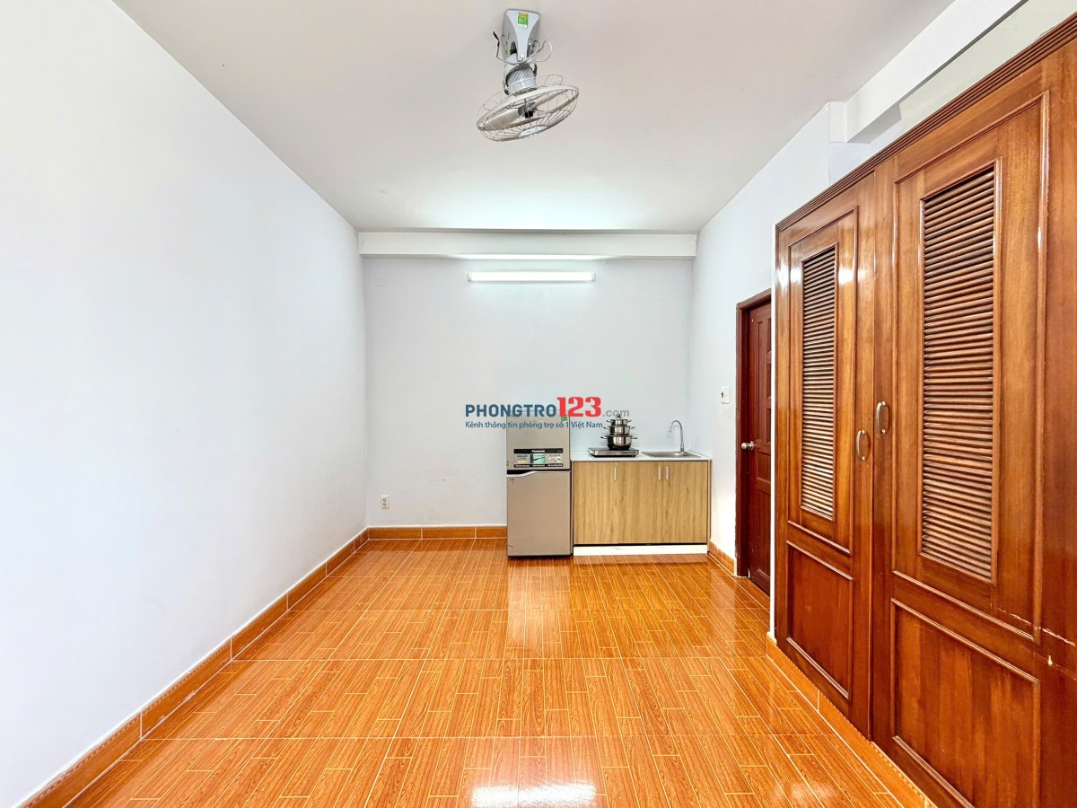 PHÒNG CỬA SỔ TRỜI CÓ TỦ LẠNH GẦN CÔNG VIÊN GIA ĐỊNH