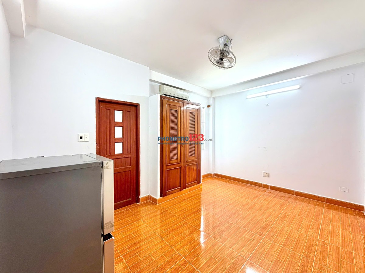 PHÒNG CỬA SỔ TRỜI CÓ TỦ LẠNH GẦN CÔNG VIÊN GIA ĐỊNH