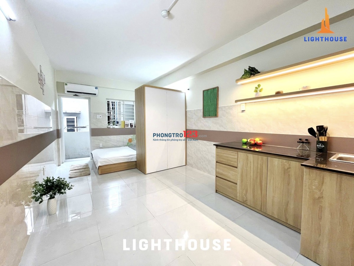 phòng ban công tiện nghi chính chủ gần bx miền đông