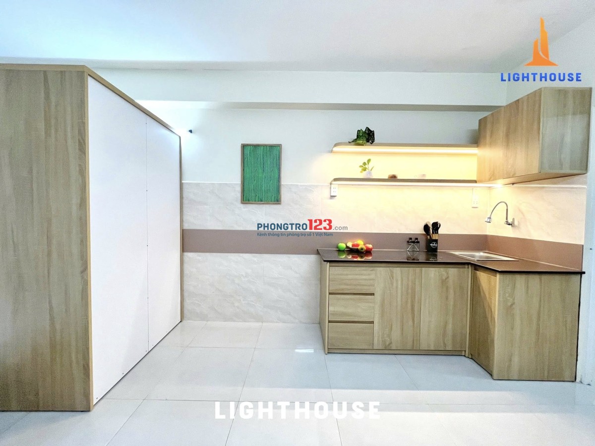 phòng ban công tiện nghi chính chủ gần bx miền đông