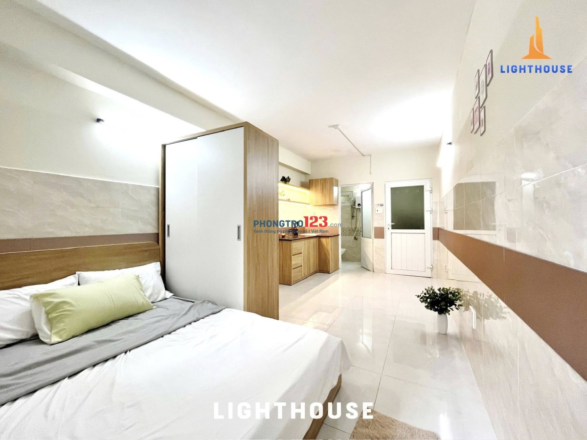 phòng ban công tiện nghi chính chủ gần bx miền đông